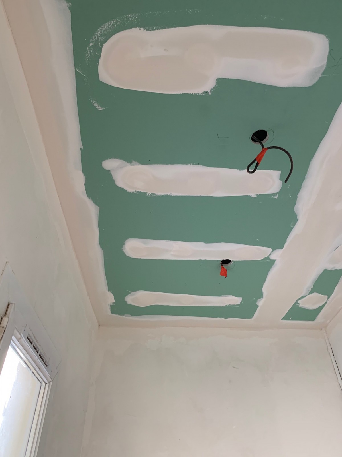 Plaquiste, pose de faux plafond de salle de bain et cuisine dans un appartement sur Marseille 13001